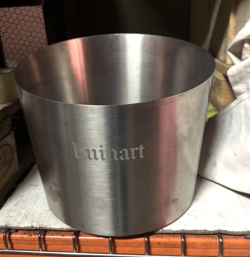 VASQUE EN METAL AVEC LOGO